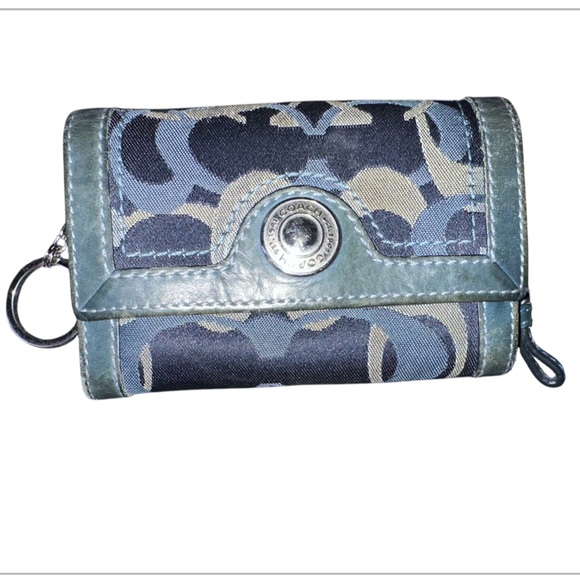 Classic Coach Style in a Compact Cutie Folding Wallet - Picture 1 of 6